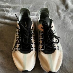 Womens pink running/athletic shoes